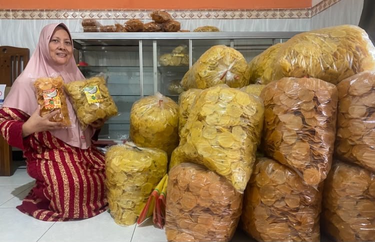 Dari Dapur Sederhana, Titik Sukses Kembangkan Kerupuk Samiler Luliza di Jombang, Kini Produksi 200 Kg Sehari