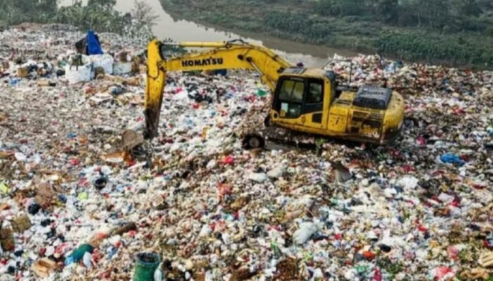 Cegah Kebakaran TPA Supit Urang, DLH Kota Malang Andalkan Bakteri Limbah Susu