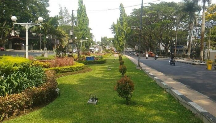 Perawatan Taman Kota Malang Dihimpit Anggaran, Petugas Pensiun Belum Diganti